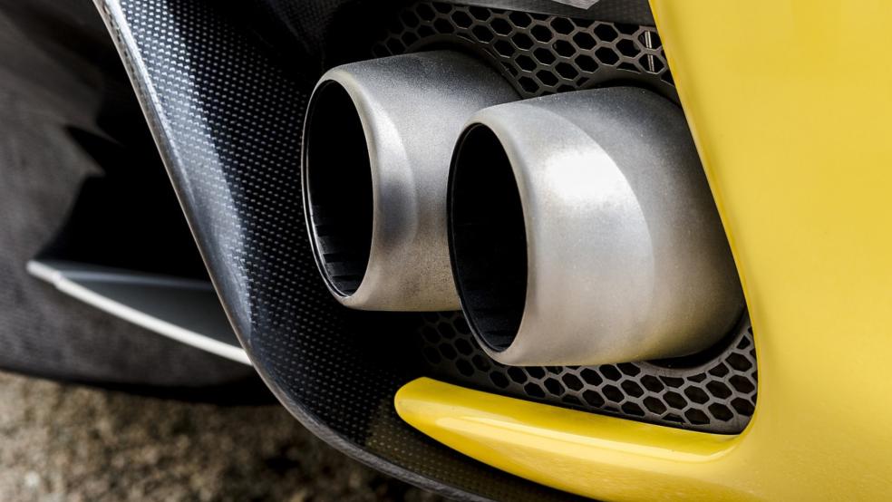 Die Reifen passten nicht zum Auto, und an der Auspuffanlage gab es technische Manipulationen. Den Wagen musste der Weeneraner gleich stehen lassen. © Pixabay