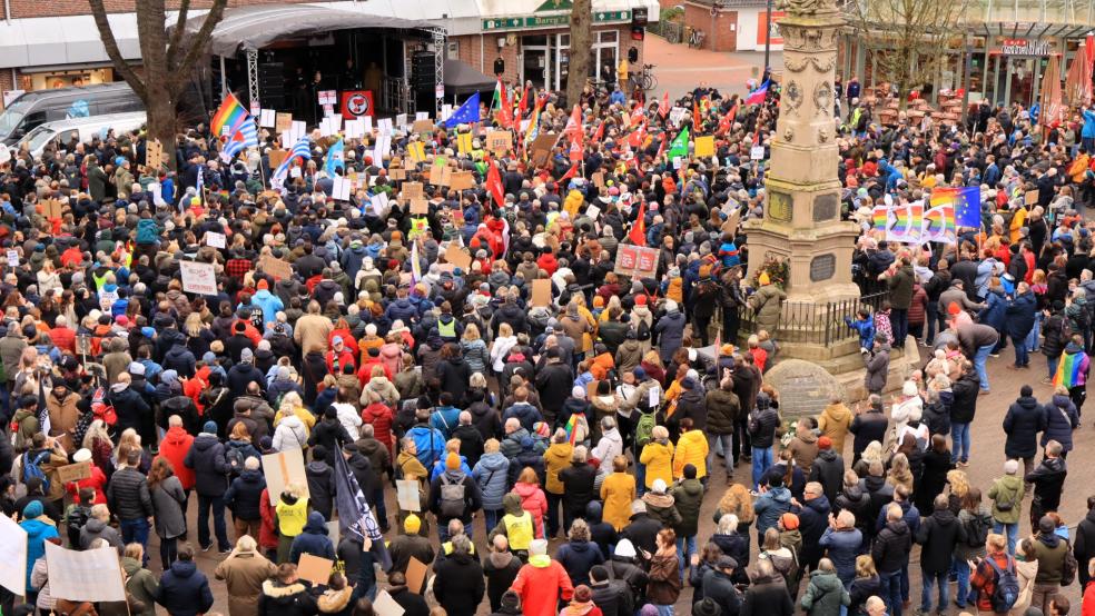 Anfang Februar hatten in Leer gut 2000 Menschen gegen rechtsextreme Machenschaften und Umsturz-Phantasien demonstriert, nun sind weitere Aktivitäten geplant. © Ammermann