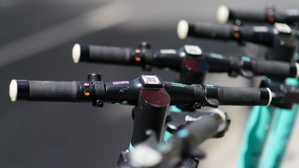 Mit einem E-Scooter war ein Mann gestern in der Fußgängerzone von Leer unterwegs, diese Fahrzeuge sind in der Fußgängerzone nicht erlaubt. Das war aber nicht das einzige Problem. © Pixabay