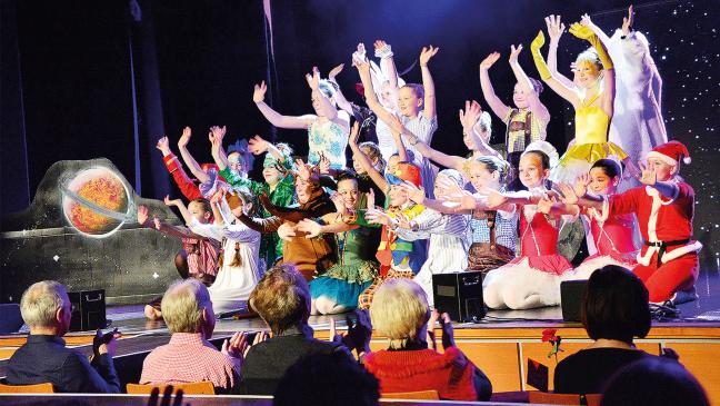 Stehender Beifall für Tanzspektakel