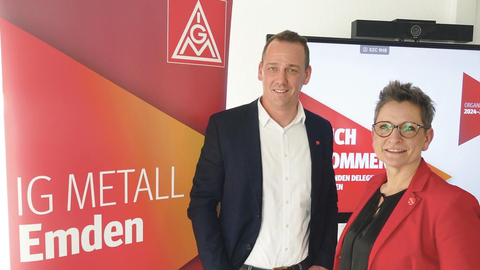 Plädieren für mehr Mitbestimmung und Demokratie in den Betrieben: Franka Helmerichs und Thomas Preuß von der IG Metall Emden.  © Foto: Jürgens