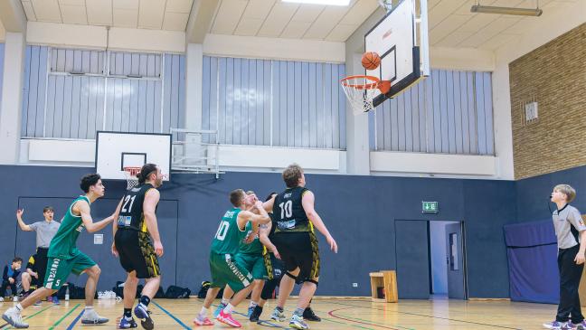 Elfjähriger pfeift schon Herren-Basketballer