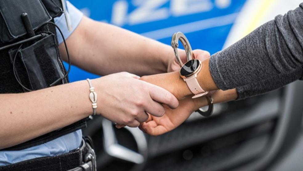 Eine 43-Jährige muss jetzt wegen Computerbetrugs und Diebstahls eine Haftstrafe verbüßen. © Symbolfoto: Bundespolizei