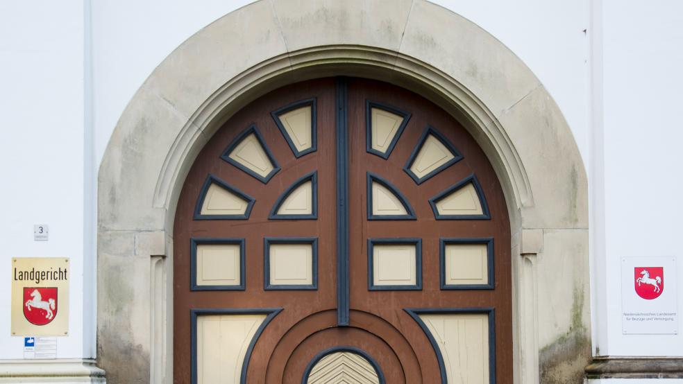 Die Polizei-Kontrolle eines Drogenschmugglers in Weener eskalierte. Nun muss sich der Weeneraner vor dem Landgericht Aurich verantworten.  © Archivfoto: Hanken