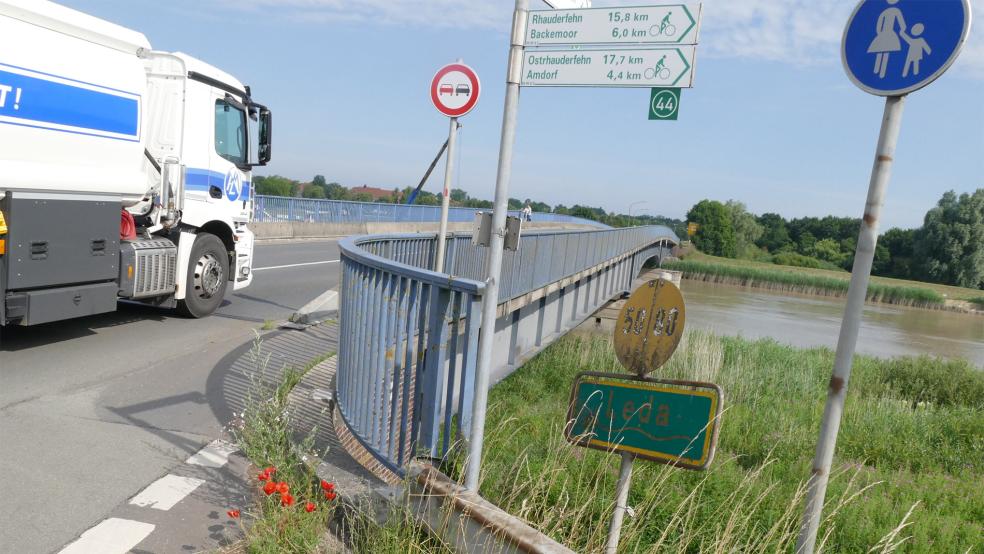 Die Ledabrücke ist in einem schlechten Zustand, deshalb dürfen sie nur Fahrzeuge bis 7,5 Tonnen Gesamtgewicht befahren.  © Archivfoto: Wieking