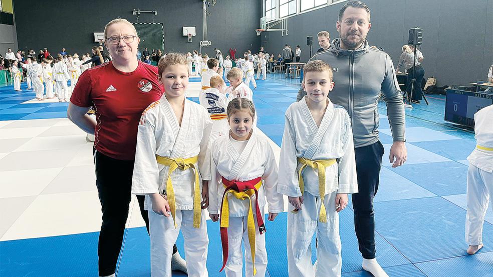 Trainerin Simona Sedmak (von links), Lukas Maas, Lia-Sophie Feuerhake, Hauke Pals und Co-Trainer Ivan Bucan.  © Fotos: privat