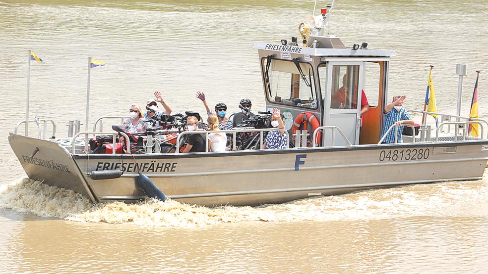 Das Tragen von Mund-Nasen-Masken zum Schutz vor Corona-Viren, wie auf diesem Archivbild, ist bei einer Emsfahrt mit der Friesenfähre nicht mehr erforderlich.  © Archivfoto: Berents