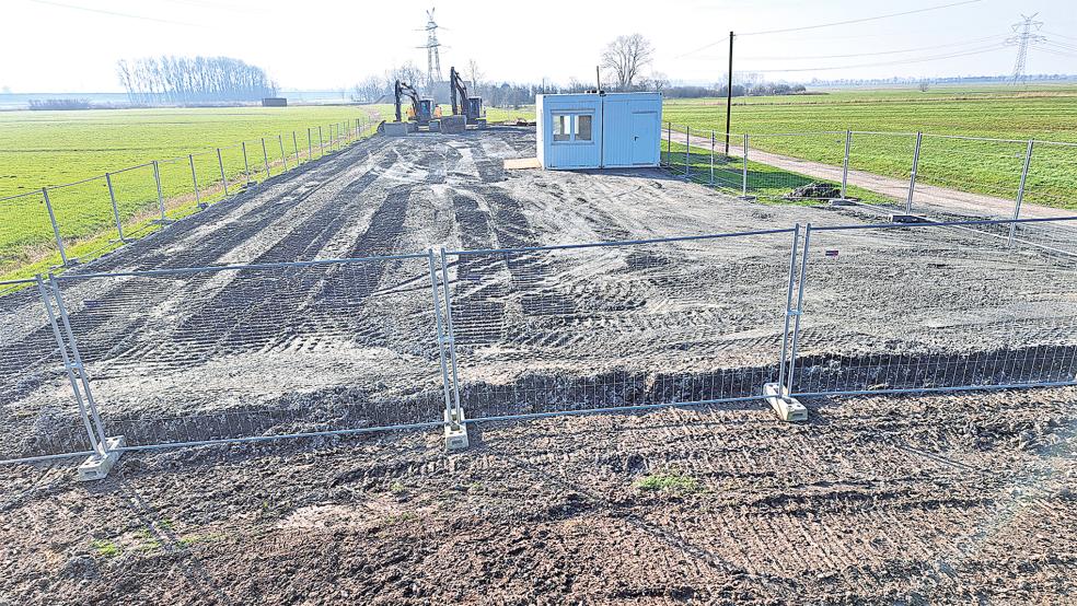 An der Straße »Altes Schöpfwerk« im Süderhammrich von Weener wurden die Voraussetzungen zum Bau eines rund 18 Hektar großen Süßwasser-Polders geschaffen.  © Foto: Szyska