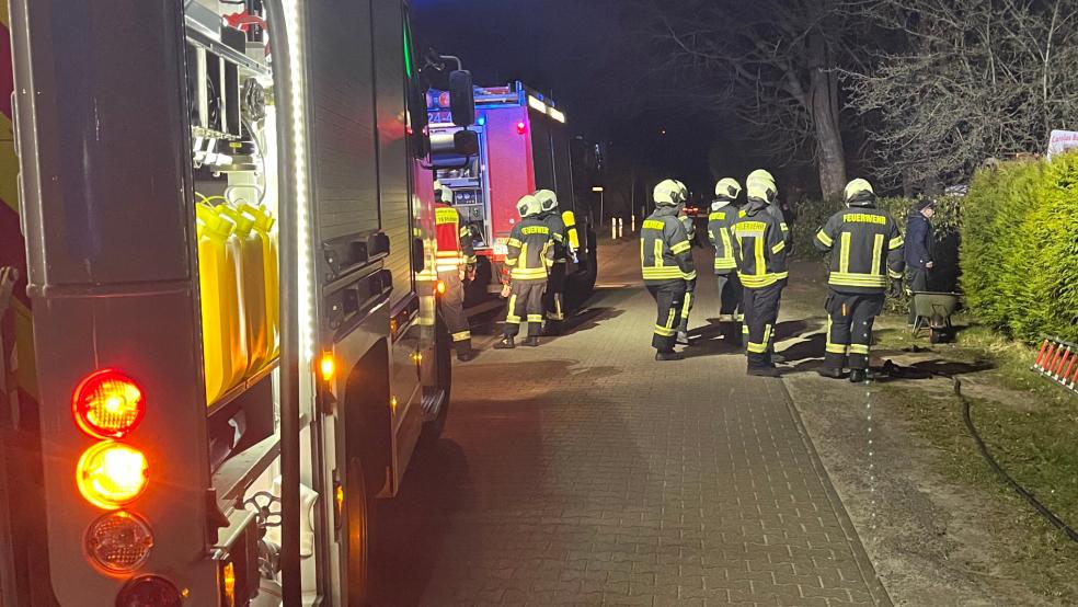 Mit etwa 40 Einsatzkräften waren die Feuerwehren vor Ort. © Meyer/Feuerwehr