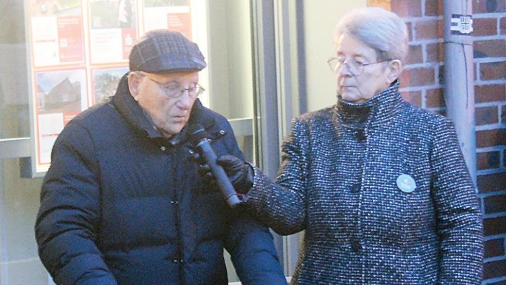 Albrecht Weinberg sprach das Kaddisch, das jüdische Totengebet.  © Berents