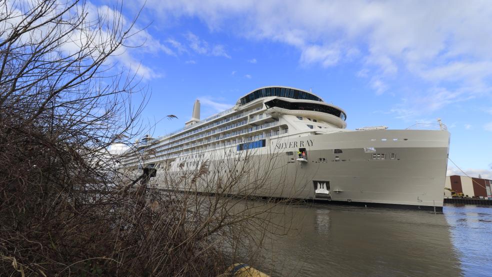 Die „Silver Ray“, hier kurz nach dem Ausdocken, wird in wenigen Wochen über die Ems zur Nordsee überführt. © Assies