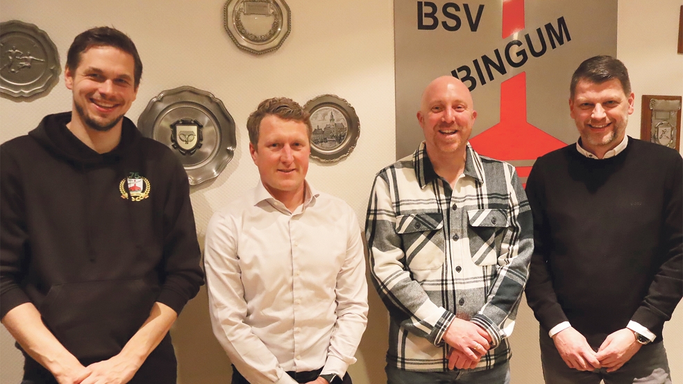 Der neue alte Vorstand des BSV: 2. Vorsitzender Henning Albers (von links), 1. Vorsitzender Jann Ubbens, 3. Vorsitzender Matthias Frikke und Schriftführer Ingo Tergast.  © Foto: Ammermann
