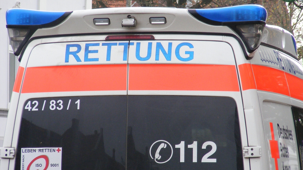 Mit dem Rettungswagen wurde der verletzte Radfahrer in ein Krankenhaus gebracht. © Archivfoto Szyska