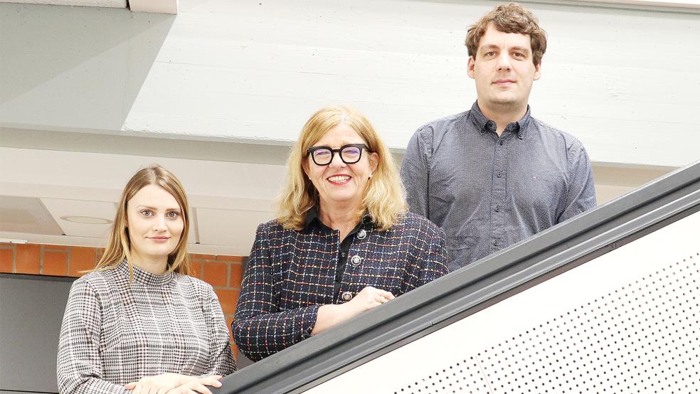 Das »Rising«-Projektteam (von links): Sarah Arndt, Prof. Dr. Jutta Lindert und Felix Sisenop.  © Foto: Hochschule Leer/Emden