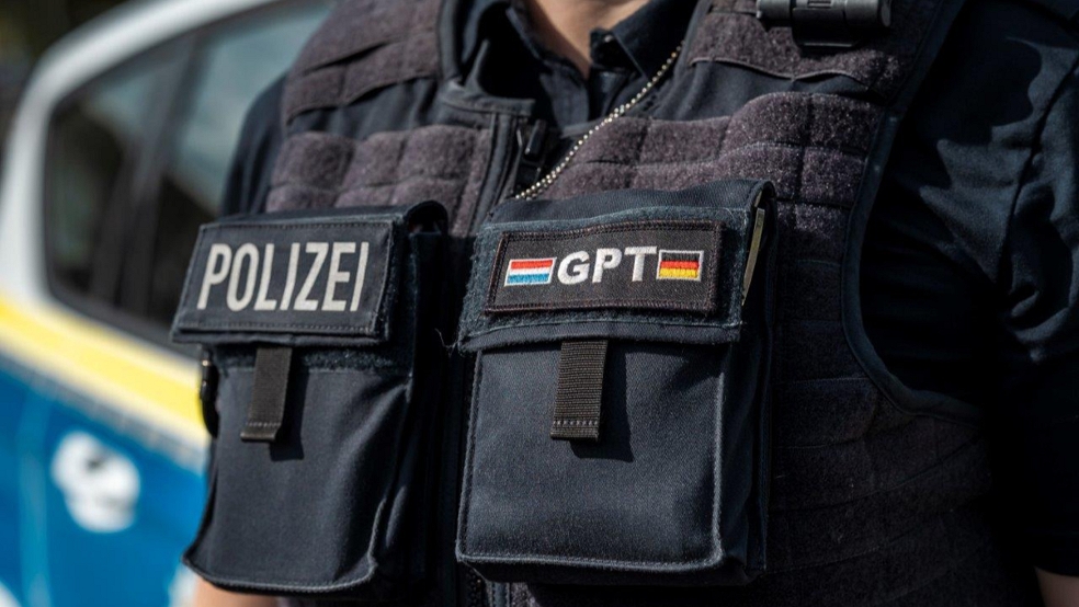 Das Grenzüberschreitende Polizeiteam (GPT) Bad Nieuweschans ist ein Zusammenschluss zwischen der Koninklijke Marechaussee (NL), der Bundespolizeidirektion Hannover und der Polizeidirektion Osnabrück. © Bundespolizei
