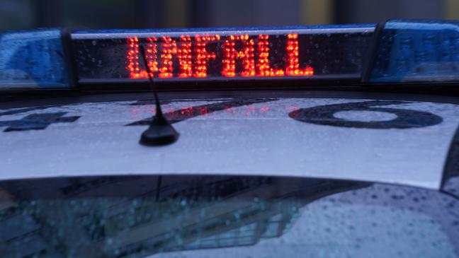 Unfall auf Kreuzung: Beifahrerin schwer verletzt