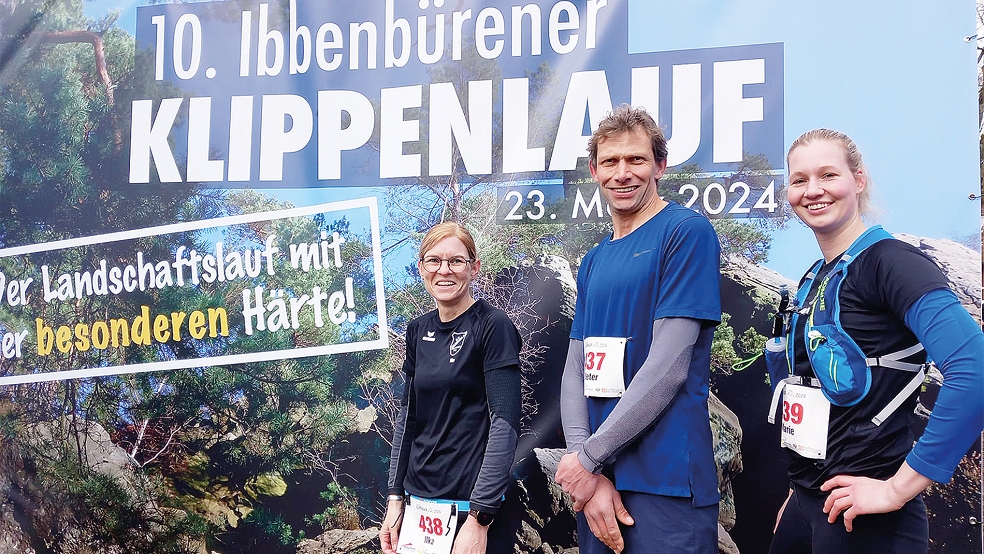 Ilka Schmidt (von links), Dieter Sanders und Marie Troff haben sich am Sonnabend durch den Klippenlauf in Ibbenbüren gekämpft. Das Trio gehört zur Laufgemeinschaft des SV Teutonia Stapelmoor.  © Foto: privat
