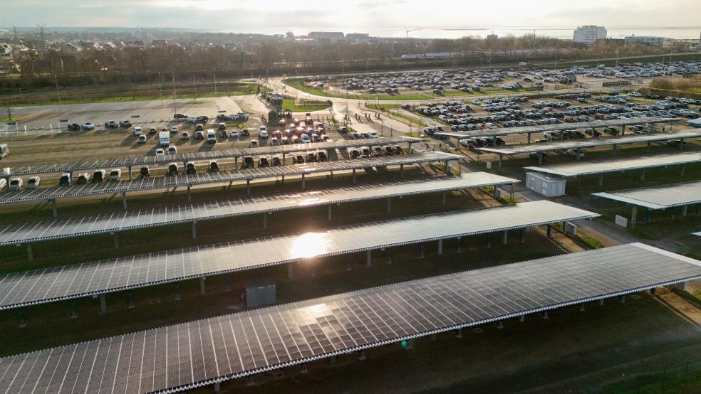 Nach Angaben der Reederei ist der Ladepark mit 1,7 Megawatt Solar-Leistung der größte dieser Art in Niedersachsen. © Reederei Norden-Frisia