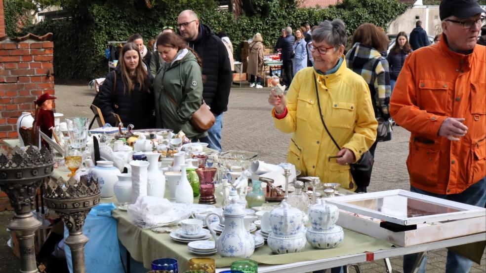 Schnäppchenjäger kommen heute in der Altstadt von Leer auf ihre Kosten. © Ammermann