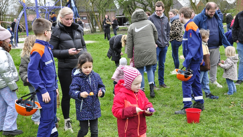 In Bingum wurden Oster-Spiele für die Kinder angeboten. Die Jugendfeuerwehr betreute die kleinen Gäste. © Wolters