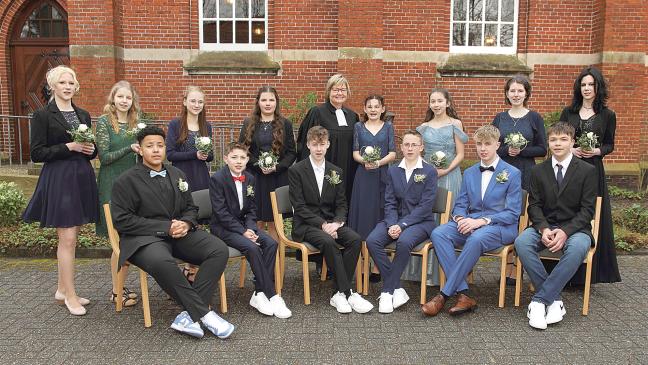 13 Jugendliche in Möhlenwarf konfirmiert