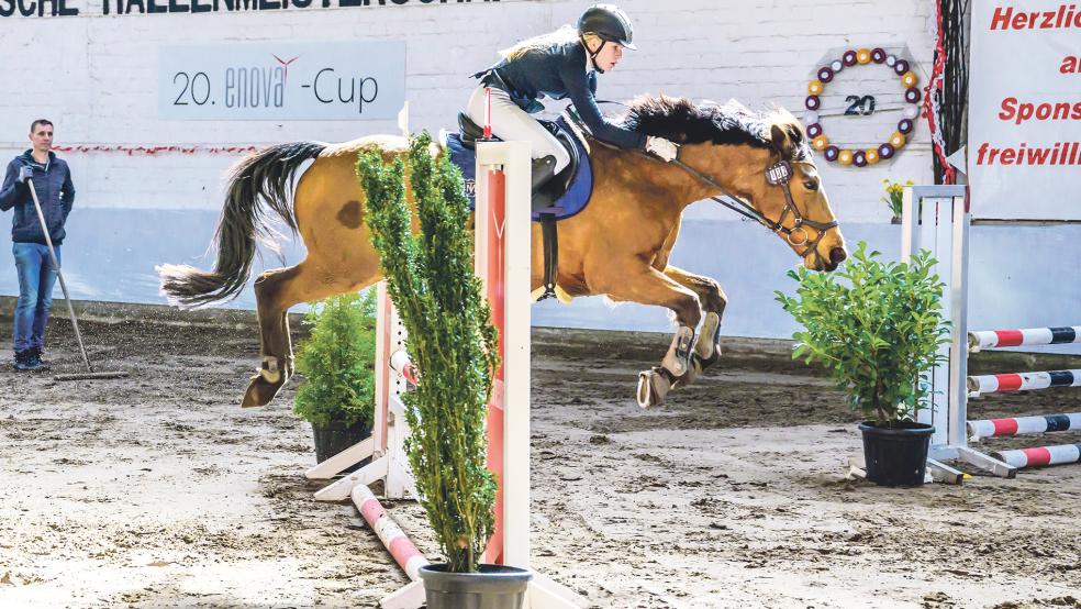 Jonna Marie Henschel vom Stedinger RUFV Sturmvogel Berne wurde im vergangenen Jahr Dritte beim Enova-Springcup. Dieser wird dieses Jahr wieder sonntags ab 12.30 Uhr ausgetragen.  © Foto: Bruins