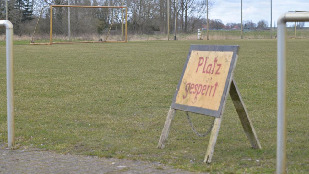 Auf dem B-Platz in Jemgum konnte die SG Ems-Dollart ihr Heimspiel am Freitagabend witterungsbedingt nicht austragen. © Born