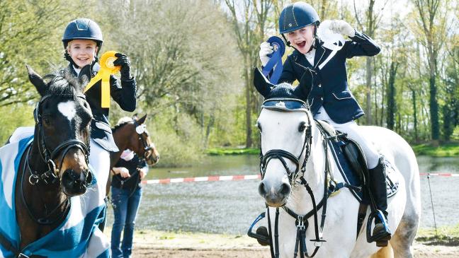 Junge Rheiderländerinnen glänzen beim Enova-Cup