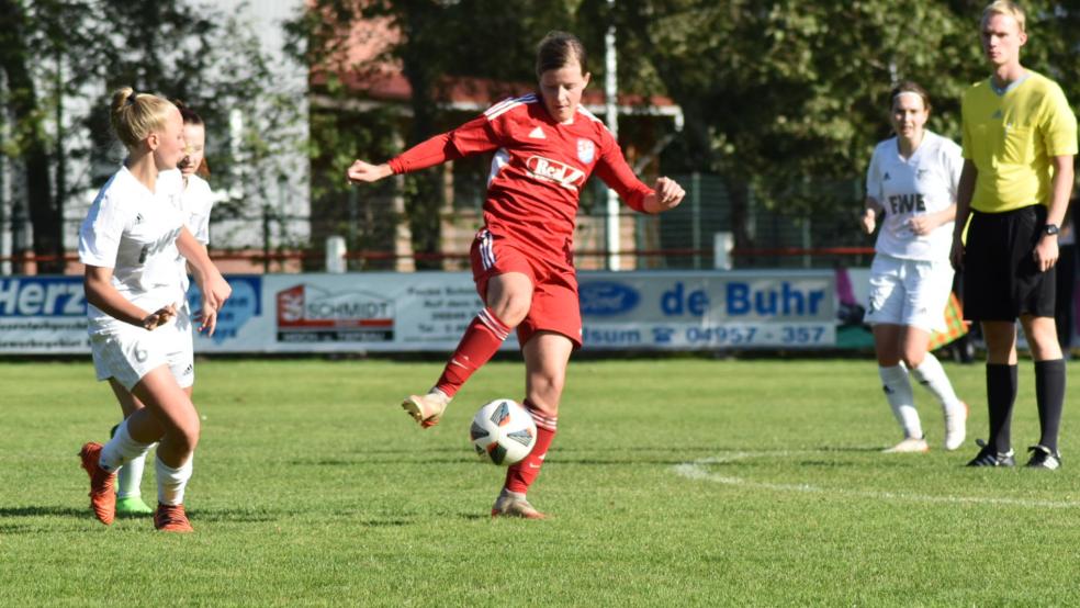 Alina Murra (hier am Ball in einem früheren Spiel) erzielte TiMoNos Ehrentreffer.  © Archivfoto: Koppelkamm