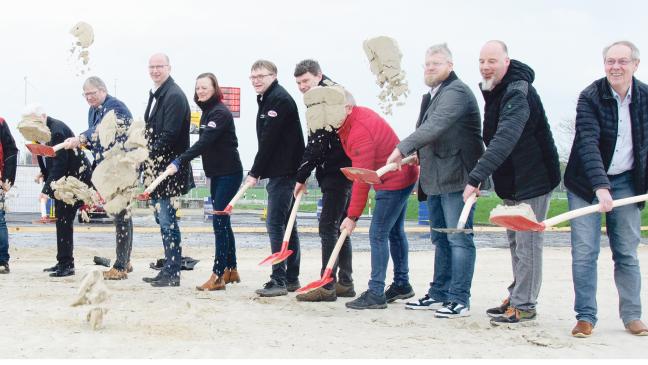 Autohof mit Hotel und Hühnchen