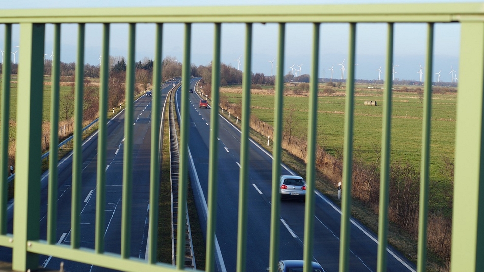 Wegen Brückenprüfungen auf der A31 kommt es Montag kurzzeitig zu Sperrungen einzelner Fahrstreifen.  © pixabay