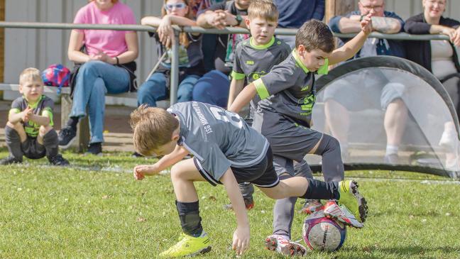 Jede Menge Betrieb beim ersten Kinderfußball-Spieltag in Holthusen