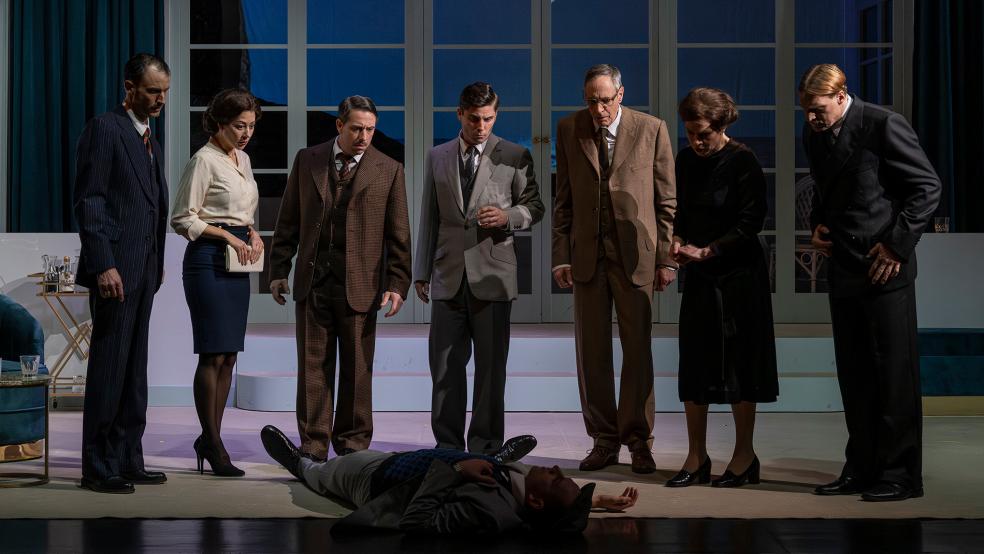 Eine Szene aus dem Agatha Christie-Krimi »Und dann gab’s keines mehr«. © Foto: Landesbühne