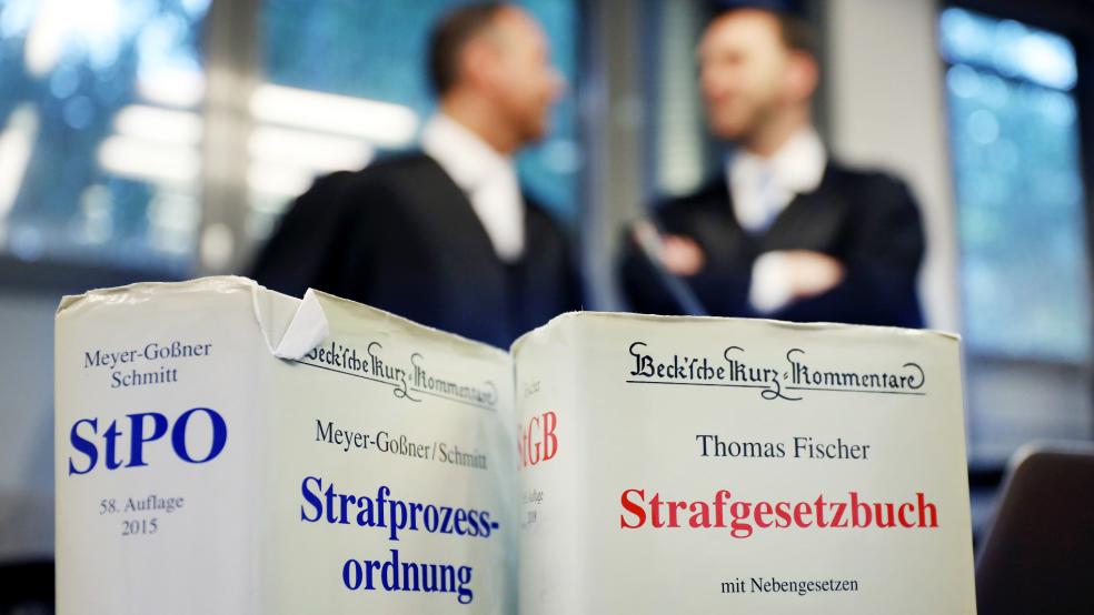 Staatsanwalt und Verteidiger hatten übereinstimmend die Freiheitsstrafe von drei Jahren sowie die Unterbringung in einer Entziehungsanstalt beantragt. © Berg (dpa/Symbolfoto)