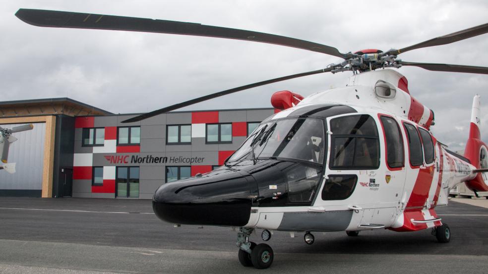 Für Rettungsflüge on Nordseeinseln und aus Windparks auf See ist am Flugplatz in Norddeich eine neue Rettungsstation samt Hubschrauber-Hangar eröffnet worden.  © Foto: Stock/dpa