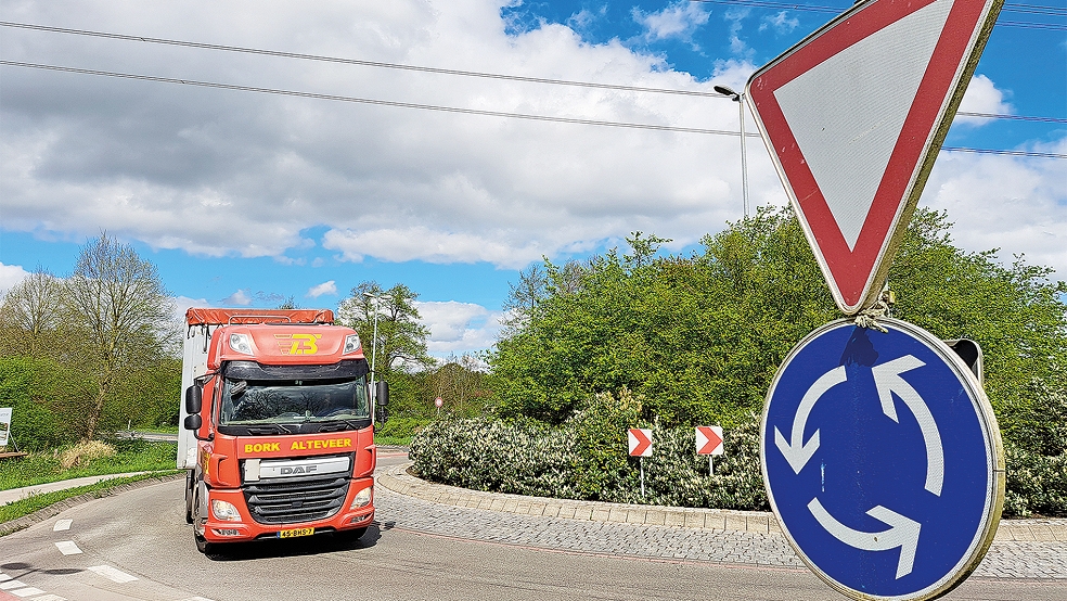 Die beiden Verkehrskreisel im Zuge der K 27 in Stapelmoor (Bild) und Stapelmoorerheide sollen saniert werden.  © Foto: Szyska