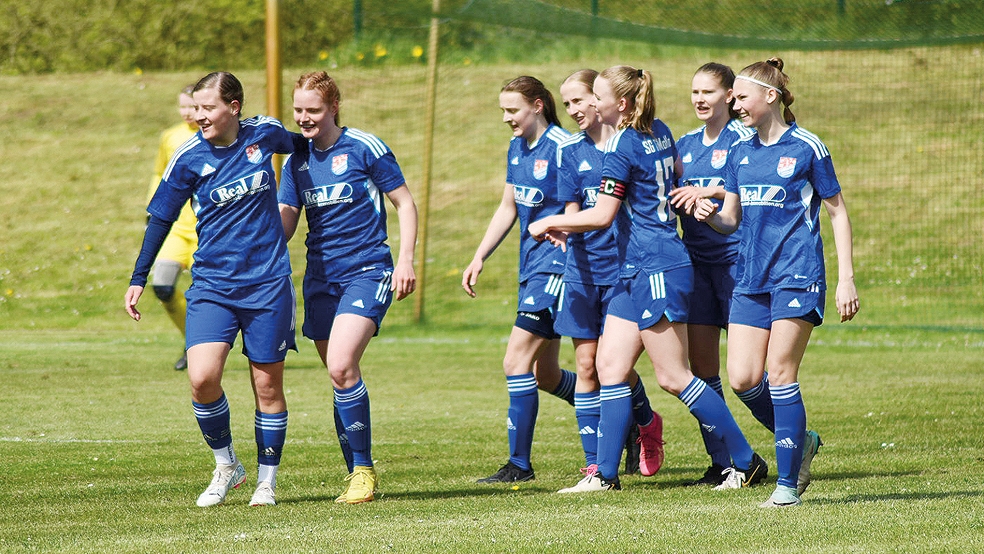 Achtmal durften die Spielerinnen des SV TiMoNo am Sonntagnachmittag miteinander jubeln.  © Foto: Koppelkamm
