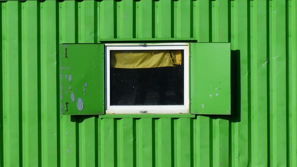 In die Lagerhalle sowie in Baucontainer einer Firma in Aschendorf sind Einbrecher eingedrungen. © pixabay (Beispielbild)