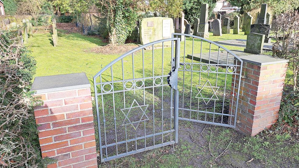Auf dem jüdischen Friedhof an der Groninger Straße in Leer wurden im Februar drei Gräber geschändet.  © Foto: Szyska