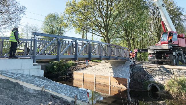 Fahrrad-Brücke eingehängt
