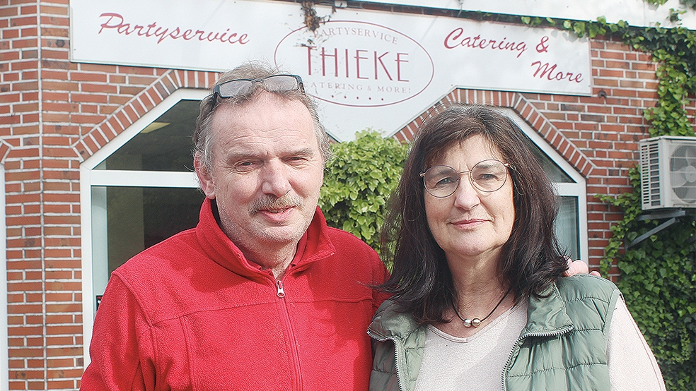 Bernd und Gerda Thieke geben nach mehr als vier Jahrzehnten ihren Betrieb in Bunde auf. »Die Zeit ist gekommen«, finden die beiden.  © Foto: Berents