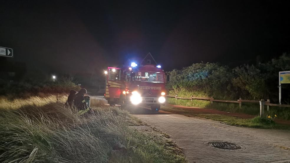 Zahlreiche Einsatzkräfte der Feuerwehr waren bei der nächtlichen Suchaktion auf Juist im Einsatz. © Feuerwehr