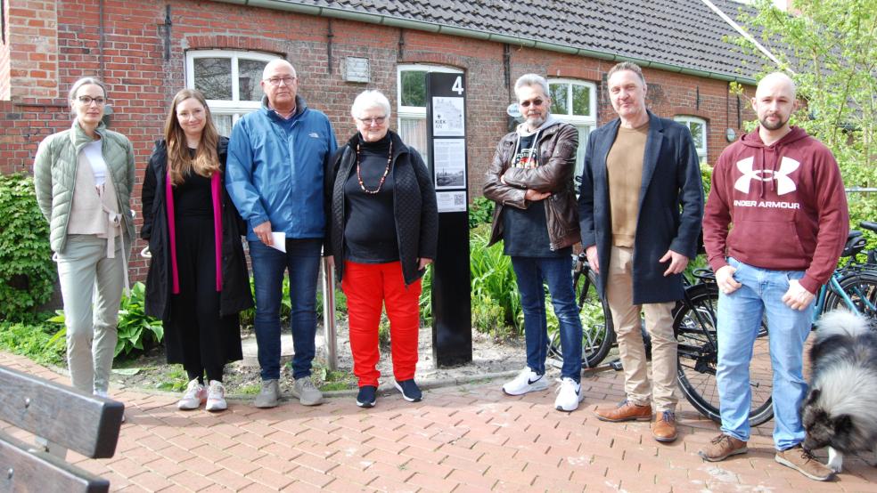 Sie haben die „Kiek an“-Radroute umgesetzt (von links): Anja Liebenberg, Sarah Hensmann, Bürgermeister Hans-Peter Heikens, Annegret Bommelmann, Harry de Winter, Kai Uwe Hanken und Lars Franken.  © Foto: Hoegen