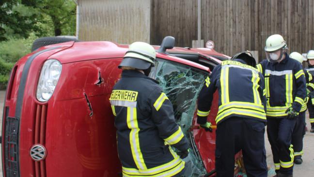 Verunglückte Autoinsassen möglichst schonend retten