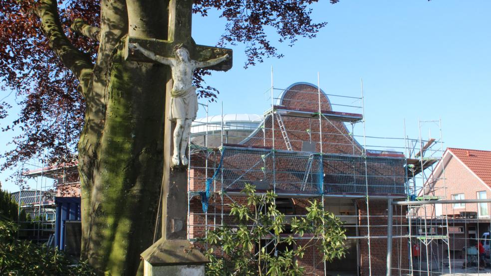 Das Wegkreuz auf dem Grundstück der neuen Moschee bleibt erhalten. © Belling