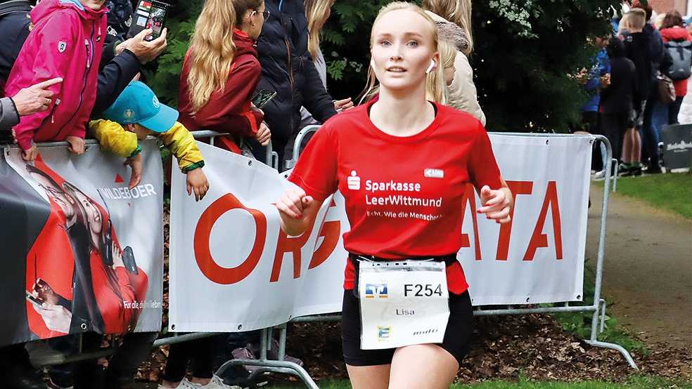 Lisa Buntjer läuft erstmals beim Ossiloop mit. Sie läuft für ihren Arbeitgeber Sparkasse LeerWittmund.  © Foto: Ammermann