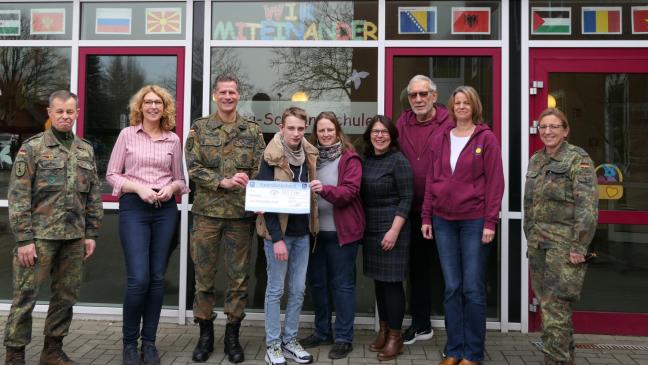 Truppe spendet für Greta-Schoon-Schule