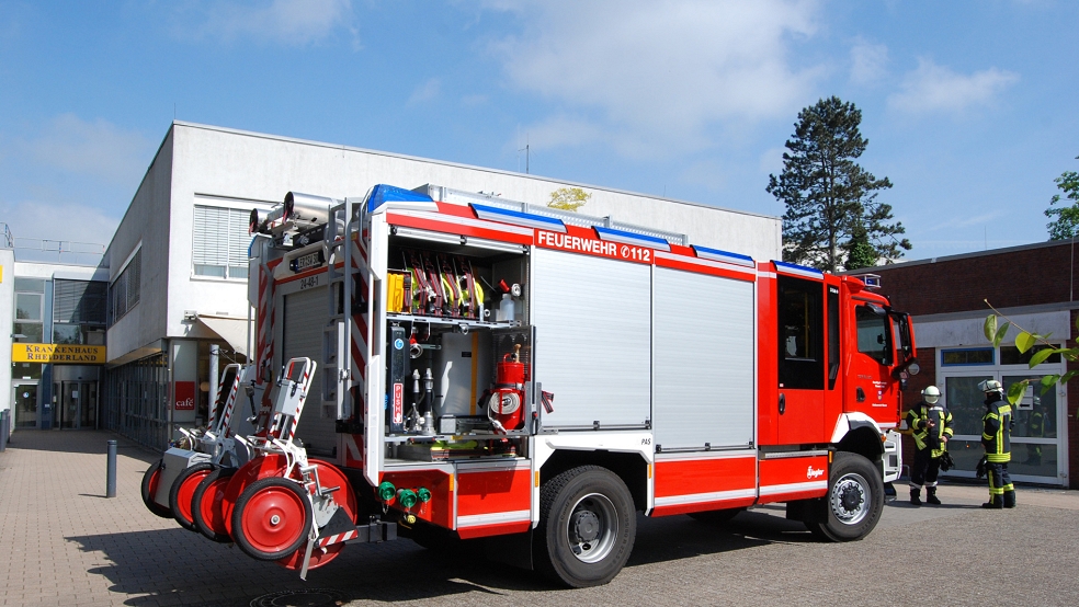 Die Feuerwehr Weener war heute schnell vor Ort, nachdem die Brandmeldeanlage des Krankenhauses Rheiderland ausgelöst hatte. © Hoegen