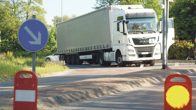 Radfahrerin von Lastwagen überfahren und getötet