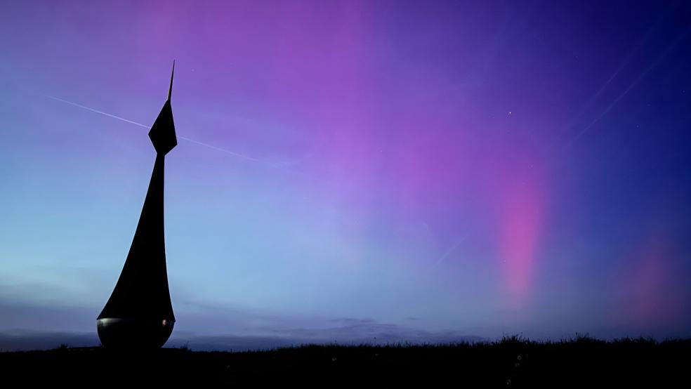In Nieuwe Statenzijl nahe des Dollarts hat Ute Holzinger aus Weener das Himmelspektakel der Polarlichter eingefangen. © Ute Holzinger